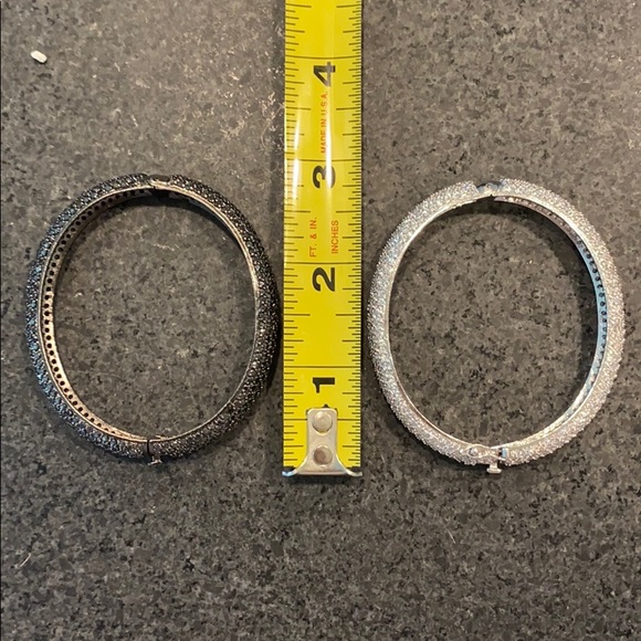 Crystal Black & White Bangles - 2pcs - Picture 6 of 7